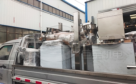一批衛(wèi)生級上料小車，真空上料機發(fā)貨